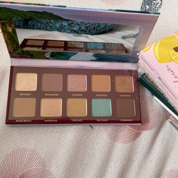 Wander Beauty Wandress Escape Eyeshadow Palette - Picture 2 of 3
